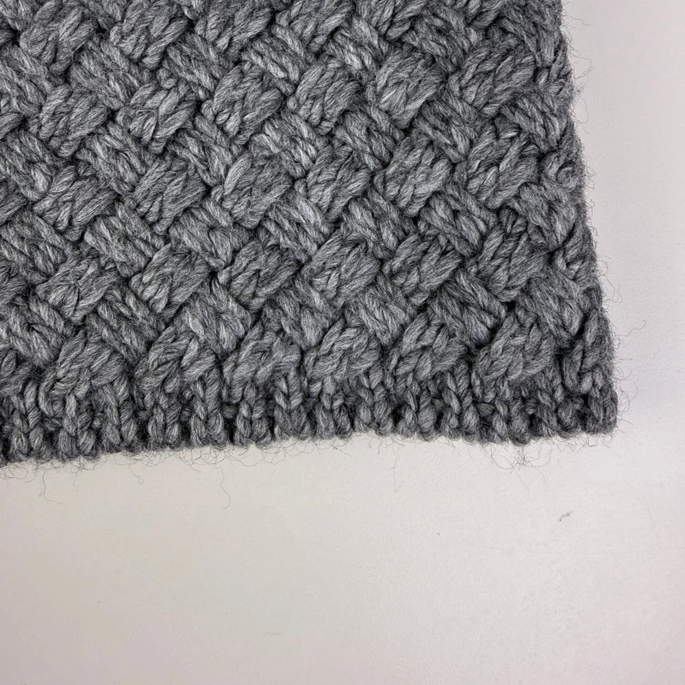 NWT DKNY Donna Karan New York Gray Knit Infinity Scarf Neck Warmer Cowl One Size